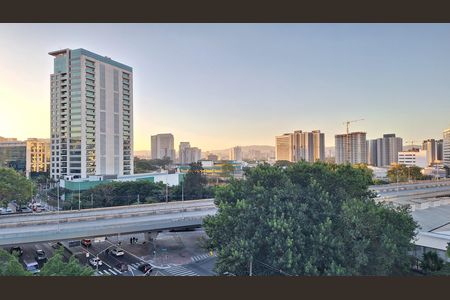 Apartamento à venda com 96m², 2 quartos e 1 vaga Apartamento à venda com 96m², 2 quartos e 1 vagaVista da sala