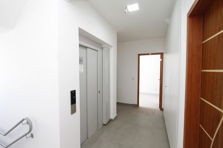 elevador de apartamento para alugar com 2 quartos, 45m² em Parque Pedro Ii, Belo Horizonte
