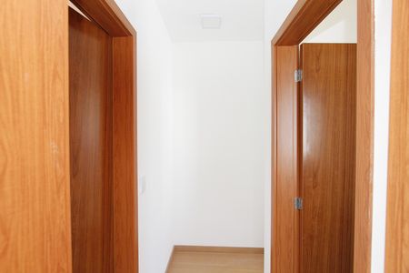Corredor de apartamento para alugar com 2 quartos, 45m² em Parque Pedro Ii, Belo Horizonte