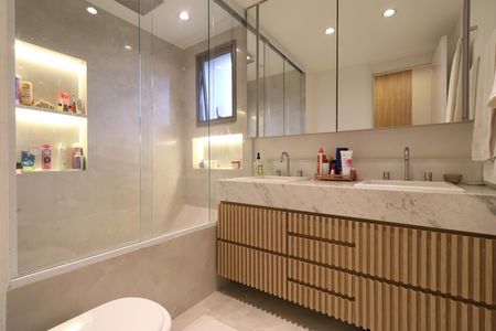 Apartamento à venda com 149m², 3 quartos e 2 vagasBanheiro da Suíte 3