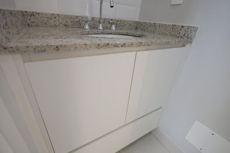 Banheiro de apartamento para alugar com 1 quarto, 42m² em Campestre, Santo André