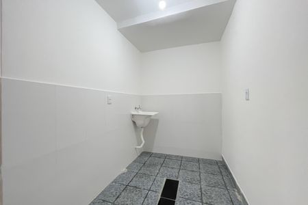 Área de Serviço de casa para alugar com 1 quarto, 30m² em Km 18, Osasco