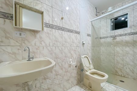 Banheiro de casa para alugar com 1 quarto, 30m² em Km 18, Osasco
