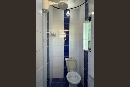 Banheiro de apartamento para alugar com 2 quartos, 50m² em Vila Nova, Santos