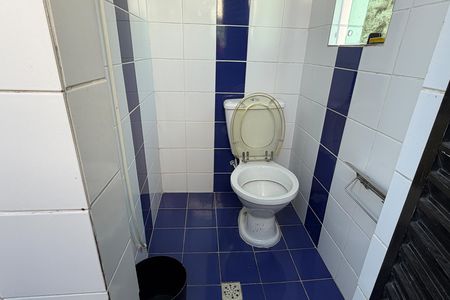 Banheiro de apartamento para alugar com 2 quartos, 50m² em Vila Nova, Santos