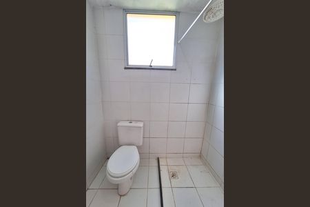 Banheiro de apartamento para alugar com 2 quartos, 50m² em Barro Branco, Duque de Caxias