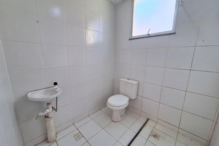Banheiro de apartamento para alugar com 2 quartos, 50m² em Barro Branco, Duque de Caxias