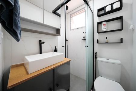 Banheiro social de casa de condomínio à venda com 2 quartos, 88m² em Cangaiba, São Paulo
