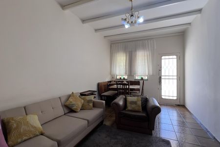 Casa para alugar com 223m², 3 quartos e 4 vagasSala