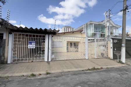 Fachada com placa grande de casa para alugar com 3 quartos, 223m² em Vila Rosalia, Guarulhos
