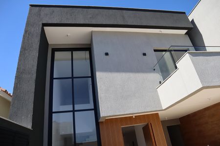 Casa à venda com 250m², 4 quartos e 1 vagaFACHADA