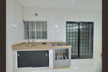 Cozinha de casa para alugar com 1 quarto, 52m² em Jardim Presidente Dutra, Guarulhos