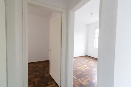 Corredor de apartamento à venda com 2 quartos, 56m² em São José, Porto Alegre