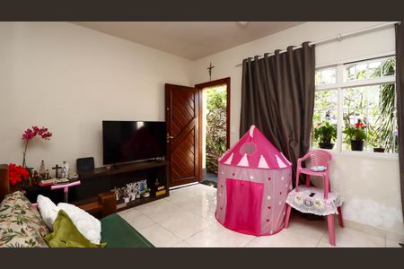 Casa à venda com 3 quartos, 219m² em Jardim Ouro Preto, Taboão da Serra