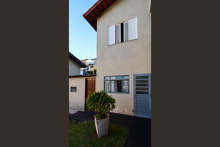 Fachada de casa à venda com 3 quartos, 219m² em Jardim Ouro Preto, Taboão da Serra
