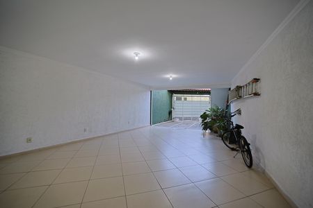 Garagem de casa à venda com 4 quartos, 220m² em Chácara Cruzeiro do Sul, São Paulo