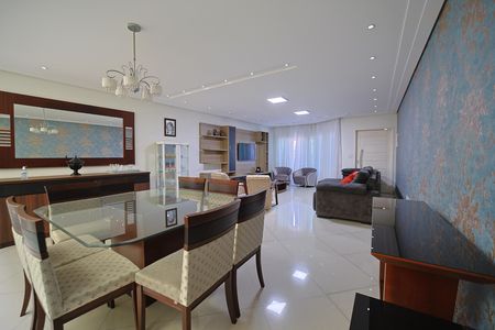 Casa à venda com 4 quartos, 220m² em Chácara Cruzeiro do Sul, São Paulo