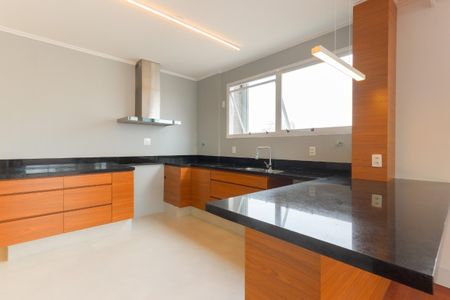 Apartamento à venda com 209m², 3 quartos e 3 vagas