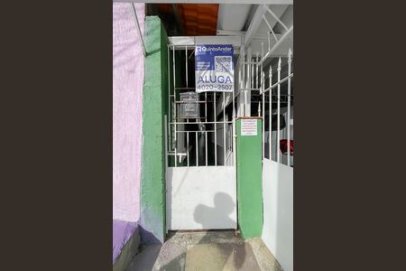 Fachada de casa para alugar com 1 quarto, 35m² em Km 18, Osasco