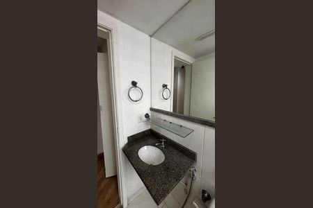 Banheiro de apartamento para alugar com 2 quartos, 44m² em Parque Sao Vicente, Santo André