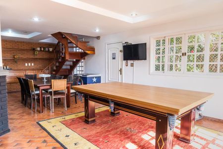 Casa de Condomínio para alugar com 3 quartos, 780m² em Vila Irmaos Arnoni, São Paulo