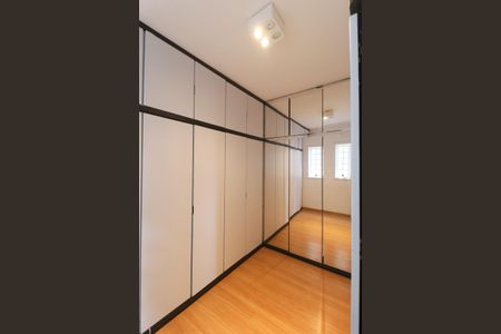 Casa de Condomínio para alugar com 3 quartos, 780m² em Vila Irmaos Arnoni, São Paulo