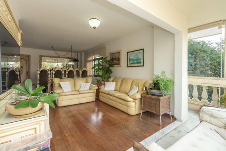Apartamento à venda com 130m², 4 quartos e 3 vagas