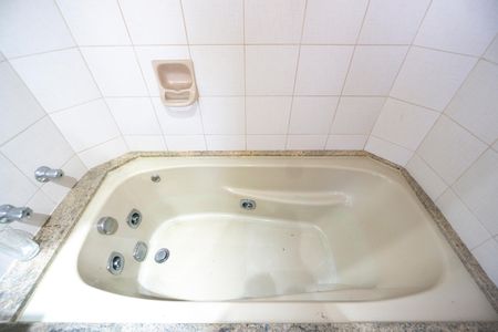 Apartamento à venda com 149m², 4 quartos e 2 vagas Apartamento à venda com 149m², 4 quartos e 2 vagasBanheira
