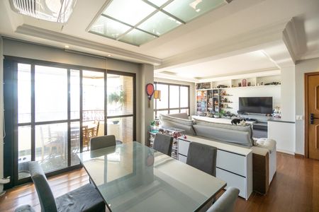 Apartamento à venda com 149m², 4 quartos e 2 vagas Apartamento à venda com 149m², 4 quartos e 2 vagasSala