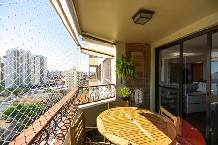 Apartamento à venda com 149m², 4 quartos e 2 vagas Apartamento à venda com 149m², 4 quartos e 2 vagasVaranda