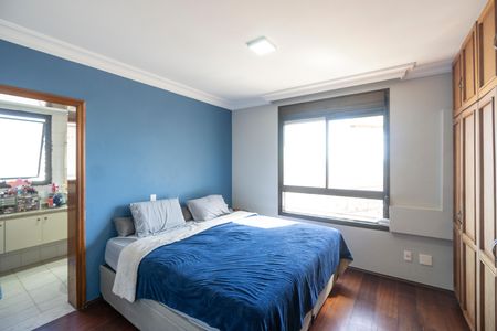 Apartamento à venda com 149m², 4 quartos e 2 vagas Apartamento à venda com 149m², 4 quartos e 2 vagasSuíte