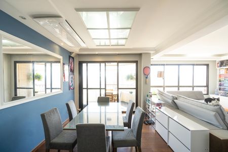 Apartamento à venda com 149m², 4 quartos e 2 vagas Apartamento à venda com 149m², 4 quartos e 2 vagasSala