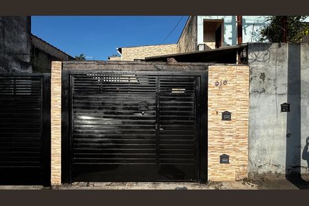 Casa à venda com 240m², 3 quartos e 2 vagas Casa à venda com 240m², 3 quartos e 2 vagasFachada
