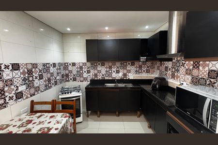 Casa à venda com 240m², 3 quartos e 2 vagas Casa à venda com 240m², 3 quartos e 2 vagasCasa 1 - Cozinha