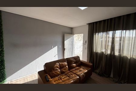 Casa à venda com 240m², 3 quartos e 2 vagas Casa à venda com 240m², 3 quartos e 2 vagasCasa 1 - Sala