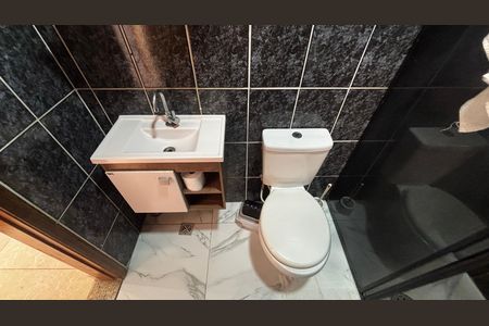 Casa à venda com 240m², 3 quartos e 2 vagas Casa à venda com 240m², 3 quartos e 2 vagasCasa 2 - Banheiro