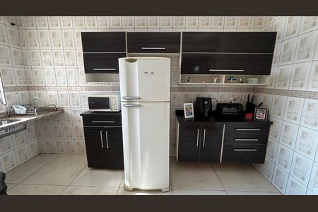 Casa à venda com 240m², 3 quartos e 2 vagas Casa à venda com 240m², 3 quartos e 2 vagasCasa 2 - Cozinha