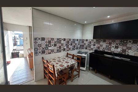 Casa à venda com 240m², 3 quartos e 2 vagas Casa à venda com 240m², 3 quartos e 2 vagasCasa 1 - Cozinha