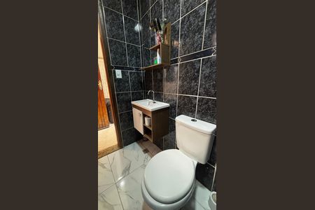 Casa à venda com 240m², 3 quartos e 2 vagas Casa à venda com 240m², 3 quartos e 2 vagasCasa 2 - Banheiro