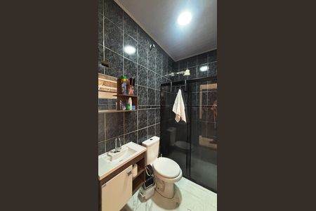 Casa à venda com 240m², 3 quartos e 2 vagas Casa à venda com 240m², 3 quartos e 2 vagasCasa 2 - Banheiro