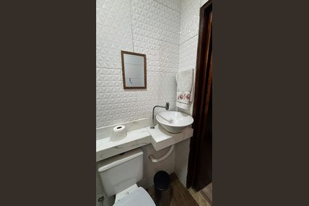 Casa à venda com 240m², 3 quartos e 2 vagas Casa à venda com 240m², 3 quartos e 2 vagasCasa 1 - Suite Banheiro