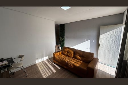Casa à venda com 240m², 3 quartos e 2 vagas Casa à venda com 240m², 3 quartos e 2 vagasCasa 1 - Sala