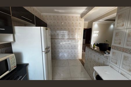 Casa à venda com 240m², 3 quartos e 2 vagas Casa à venda com 240m², 3 quartos e 2 vagasCasa 2 - Cozinha