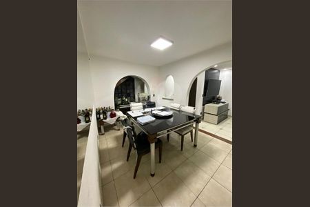 Casa à venda com 3 quartos, 217m² em Veleiros, São Paulo