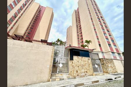 Fachada do prédio de apartamento à venda com 2 quartos, 75m² em Vila das Palmeiras, Guarulhos