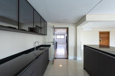 Apartamento para alugar com 181m², 3 quartos e 3 vagas Apartamento para alugar com 181m², 3 quartos e 3 vagasSala