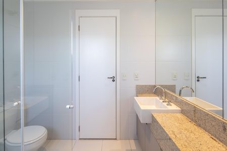 Apartamento para alugar com 181m², 3 quartos e 3 vagas Apartamento para alugar com 181m², 3 quartos e 3 vagasBanheiro da Suíte 2
