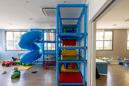 Apartamento para alugar com 181m², 3 quartos e 3 vagas Apartamento para alugar com 181m², 3 quartos e 3 vagasÁrea comum - Playground