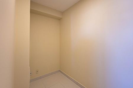 Apartamento para alugar com 181m², 3 quartos e 3 vagas Apartamento para alugar com 181m², 3 quartos e 3 vagasQuarto de Serviço