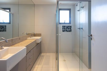 Apartamento para alugar com 181m², 3 quartos e 3 vagas Apartamento para alugar com 181m², 3 quartos e 3 vagasBanheiro da Suíte 2
